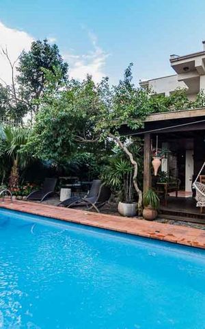 Casa à venda com 370m², 5 quartos e 4 vagas Casa à venda com 370m², 5 quartos e 4 vagasPiscina