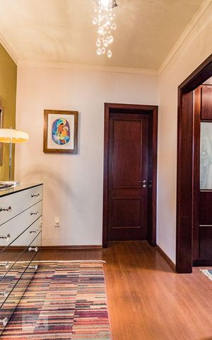Casa à venda com 370m², 5 quartos e 4 vagas Casa à venda com 370m², 5 quartos e 4 vagasCloset do quarto