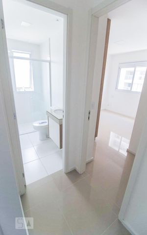 Apartamento para alugar com 71m², 2 quartos e 1 vaga Apartamento para alugar com 71m², 2 quartos e 1 vagaBanheiro Corredor