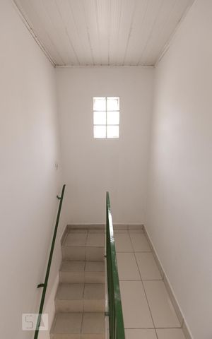 Casa para alugar com 126m², 2 quartos e 1 vaga Casa para alugar com 126m², 2 quartos e 1 vagaCorredor Acesso Quartos