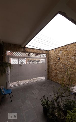 Casa para alugar com 126m², 2 quartos e 1 vaga Casa para alugar com 126m², 2 quartos e 1 vagaGaragem
