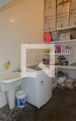 Casa à venda com 680m², 6 quartos e 1 vagaLavanderia