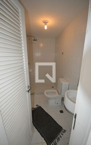 Casa à venda com 680m², 6 quartos e 1 vagaBanheiro de Serviço