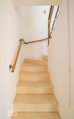 Apartamento à venda com 305m², 4 quartos e 3 vagasEscada