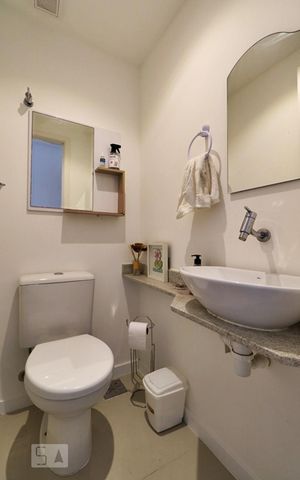 Casa de condomínio à venda com 165m², 3 quartos e 2 vagasLavabo