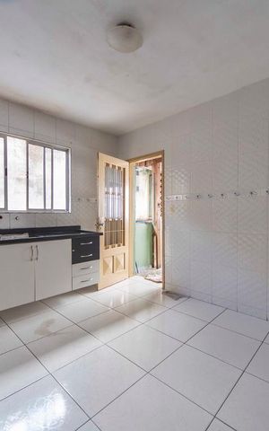 Casa à venda com 120m², 2 quartos e 2 vagasCozinha 