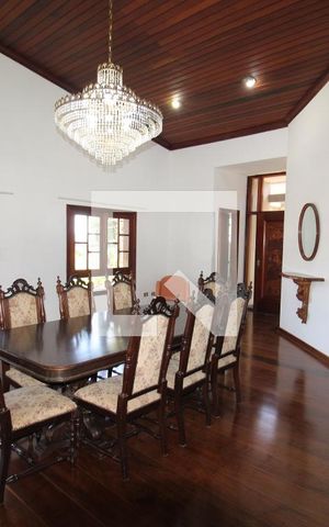 Casa à venda com 500m², 5 quartos e 4 vagasSala