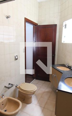 Casa à venda com 500m², 5 quartos e 4 vagasQuarto 2 - Banheiro