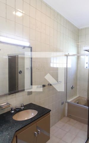 Casa à venda com 500m², 5 quartos e 4 vagasQuarto 2 - Banheiro