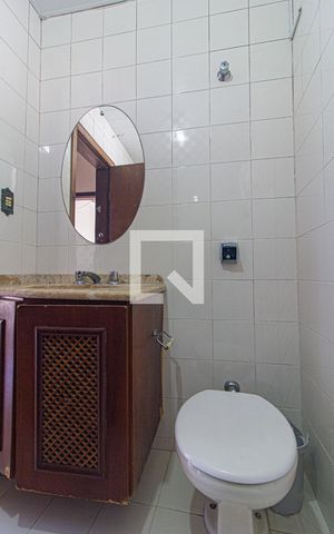 Apartamento à venda com 171m², 3 quartos e 2 vagas Apartamento à venda com 171m², 3 quartos e 2 vagasBanheiro Social