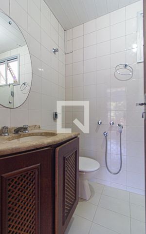 Apartamento à venda com 171m², 3 quartos e 2 vagas Apartamento à venda com 171m², 3 quartos e 2 vagasBanheiro Social