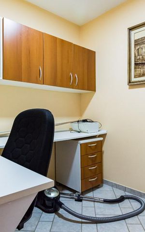 Apartamento à venda com 238m², 4 quartos e 4 vagas Apartamento à venda com 238m², 4 quartos e 4 vagasEscritório