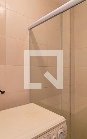 Studio para alugar com 30m², 1 quarto e sem vaga Studio para alugar com 30m², 1 quarto e sem vagaBanheiro