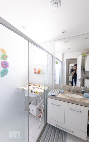 Apartamento para alugar com 164m², 4 quartos e 3 vagas Apartamento para alugar com 164m², 4 quartos e 3 vagasBanheiro da Suite 2