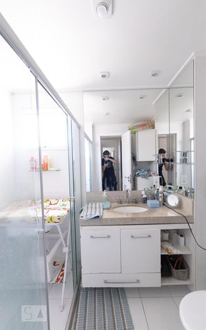 Apartamento para alugar com 164m², 4 quartos e 3 vagas Apartamento para alugar com 164m², 4 quartos e 3 vagasBanheiro da Suite 2