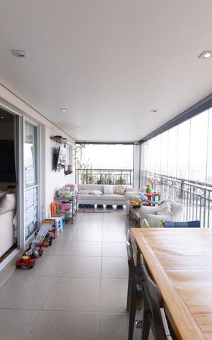 Apartamento para alugar com 164m², 4 quartos e 3 vagas Apartamento para alugar com 164m², 4 quartos e 3 vagasVaranda