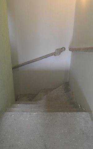 Casa para alugar com 250m², 3 quartos e 2 vagasEscada para o Salão