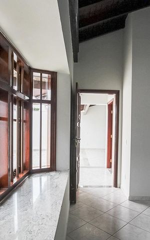 Casa à venda com 217m², 3 quartos e 2 vagas Casa à venda com 217m², 3 quartos e 2 vagasSala