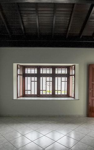 Casa à venda com 217m², 3 quartos e 2 vagas Casa à venda com 217m², 3 quartos e 2 vagasSala