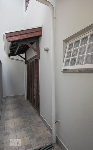 Casa à venda com 217m², 3 quartos e 2 vagas Casa à venda com 217m², 3 quartos e 2 vagasLateral
