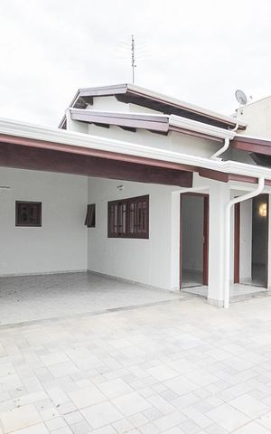 Casa à venda com 217m², 3 quartos e 2 vagas Casa à venda com 217m², 3 quartos e 2 vagasGaragem