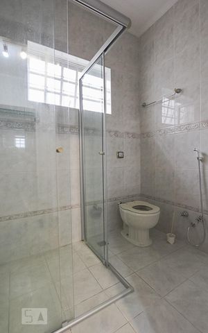 Casa à venda com 217m², 3 quartos e 2 vagas Casa à venda com 217m², 3 quartos e 2 vagasBanheiro