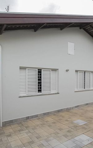 Casa à venda com 217m², 3 quartos e 2 vagas Casa à venda com 217m², 3 quartos e 2 vagasFundos
