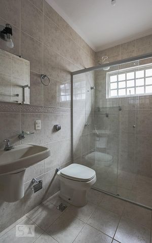 Casa à venda com 217m², 3 quartos e 2 vagas Casa à venda com 217m², 3 quartos e 2 vagasBanheiro