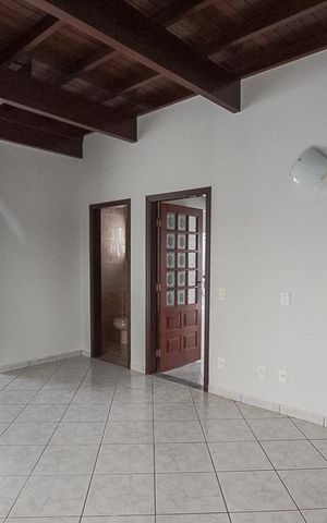 Casa à venda com 217m², 3 quartos e 2 vagas Casa à venda com 217m², 3 quartos e 2 vagasSala