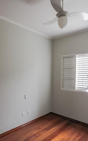 Casa à venda com 217m², 3 quartos e 2 vagas Casa à venda com 217m², 3 quartos e 2 vagasQuarto 2