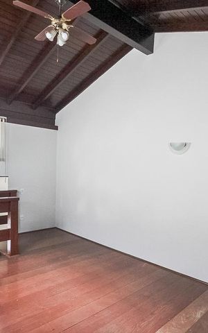Casa à venda com 217m², 3 quartos e 2 vagas Casa à venda com 217m², 3 quartos e 2 vagasMezanino