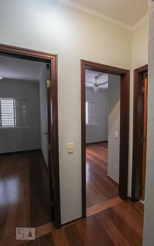 Casa à venda com 217m², 3 quartos e 2 vagas Casa à venda com 217m², 3 quartos e 2 vagasCorredor