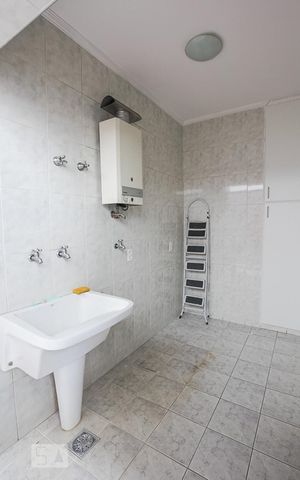 Casa à venda com 217m², 3 quartos e 2 vagas Casa à venda com 217m², 3 quartos e 2 vagasÁrea de Serviço