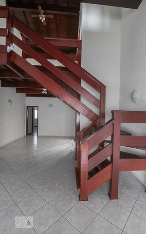 Casa à venda com 217m², 3 quartos e 2 vagas Casa à venda com 217m², 3 quartos e 2 vagasSala