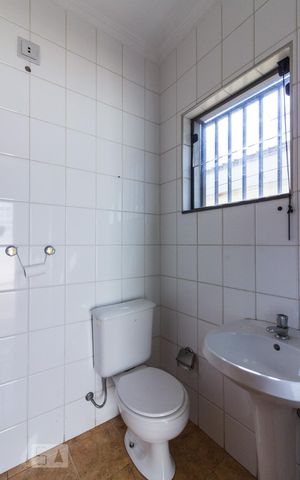 Casa para alugar com 180m², 3 quartos e 2 vagasBanheiro de Serviço