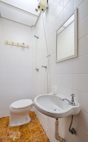 Apartamento à venda com 140m², 4 quartos e 3 vagasBanheiro de Serviço