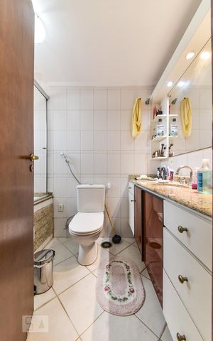 Apartamento à venda com 132m², 3 quartos e 3 vagas Apartamento à venda com 132m², 3 quartos e 3 vagasBanheiro da Suíte