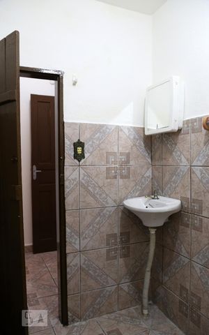 Casa de condomínio para alugar com 32m², 1 quarto e sem vagaBanheiro