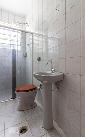 Casa para alugar com 50m², 1 quarto e 1 vaga Casa para alugar com 50m², 1 quarto e 1 vagaBanheiro