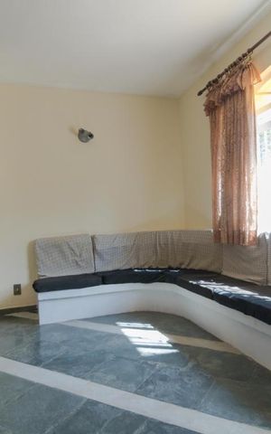 Casa à venda com 250m², 4 quartos e 4 vagas Casa à venda com 250m², 4 quartos e 4 vagasSala de TV