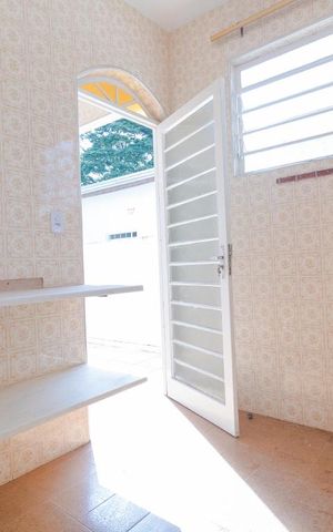 Casa à venda com 250m², 4 quartos e 4 vagas Casa à venda com 250m², 4 quartos e 4 vagasÁrea de Serviço