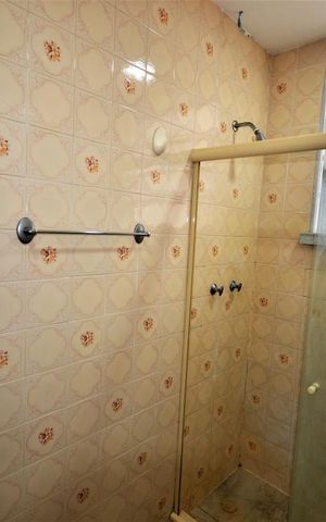 Apartamento para alugar com 85m², 2 quartos e sem vagaBanheiro