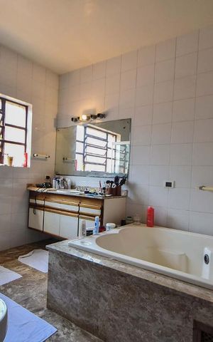 Casa para alugar com 680m², 5 quartos e 4 vagas Casa para alugar com 680m², 5 quartos e 4 vagasBanheiro Suíte 02