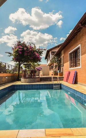 Casa para alugar com 680m², 5 quartos e 4 vagas Casa para alugar com 680m², 5 quartos e 4 vagasCasa com Piscina