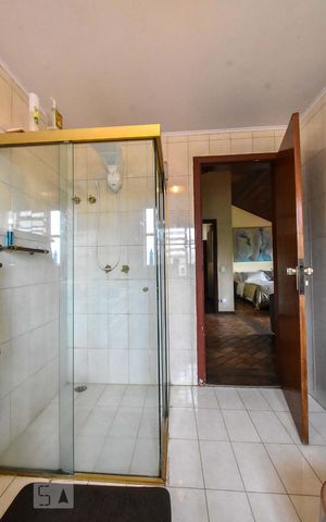 Casa para alugar com 680m², 5 quartos e 4 vagas Casa para alugar com 680m², 5 quartos e 4 vagasBanheiro Suíte
