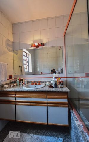 Casa para alugar com 680m², 5 quartos e 4 vagas Casa para alugar com 680m², 5 quartos e 4 vagasBanheiro 03