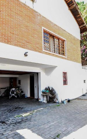 Casa para alugar com 680m², 5 quartos e 4 vagas Casa para alugar com 680m², 5 quartos e 4 vagasGaragem