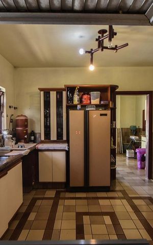 Casa para alugar com 680m², 5 quartos e 4 vagas Casa para alugar com 680m², 5 quartos e 4 vagasCozinha