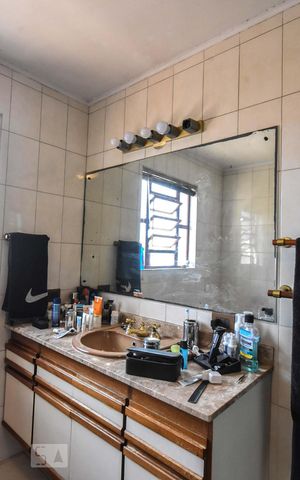 Casa para alugar com 680m², 5 quartos e 4 vagas Casa para alugar com 680m², 5 quartos e 4 vagasBanheiro Suíte
