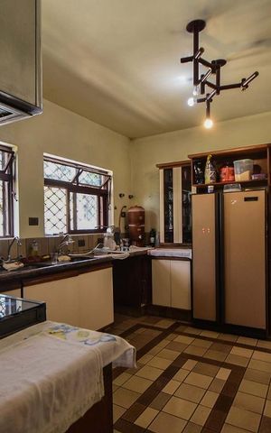 Casa para alugar com 680m², 5 quartos e 4 vagas Casa para alugar com 680m², 5 quartos e 4 vagasCozinha